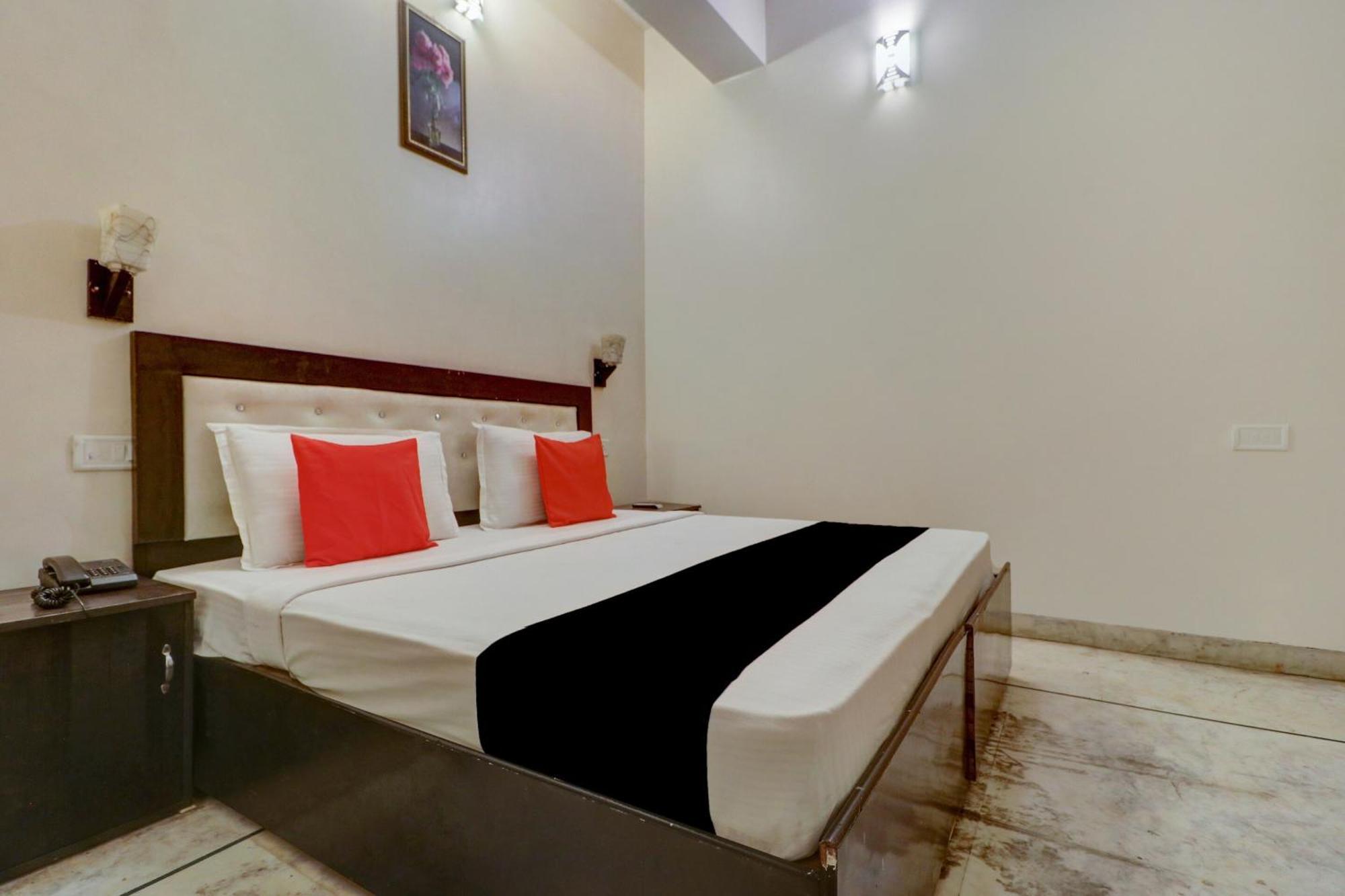 Hotel Capital O Divine Amritsar Exterior foto